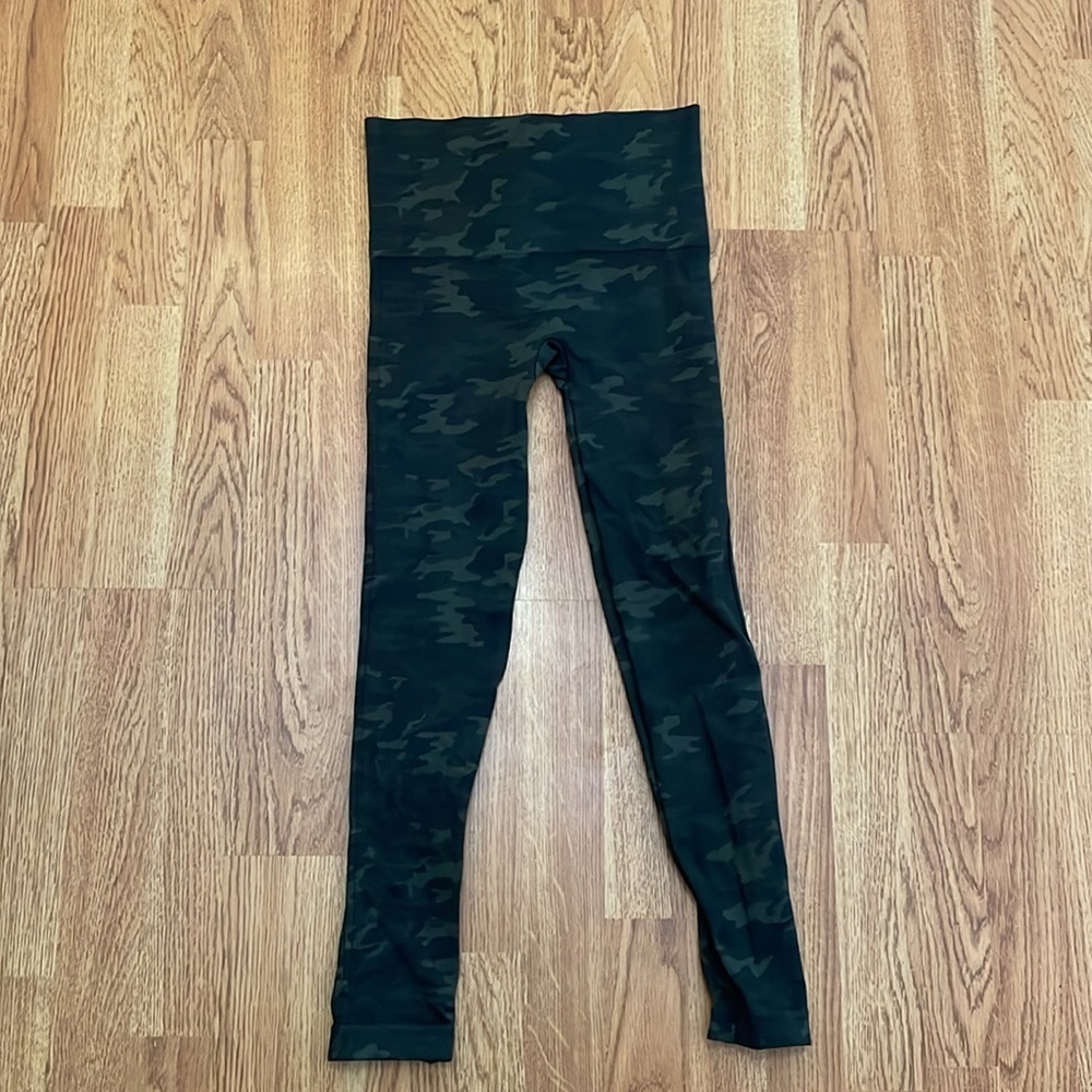 Spanx Look At Me Now Seamless Leggings